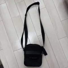 TOMMY HILFIGER ショルダーバッグ ブラックのサムネイル