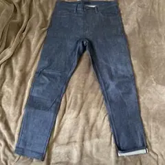 【極美品/W32】ユニクロ ストレッチセルビッジスリムフィットジーンズ 濃紺のサムネイル