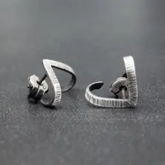 ★新品・送料無料★ピアス　メンズ　シルバー トライアングル　両耳