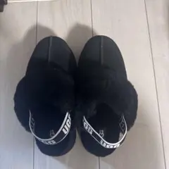 UGG ブラックファーサンダル