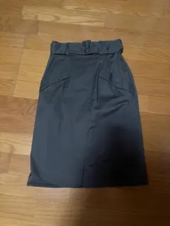 【美品】NOEA タイトスカート　カーキのサムネイル