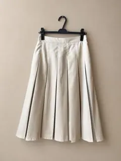 ベージュ プリーツスカート ひざ丈のサムネイル