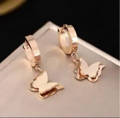 新品　ピアス　可愛い　蝶　人気　揺れる　カジュアル　フープピアス　ピンクゴールド