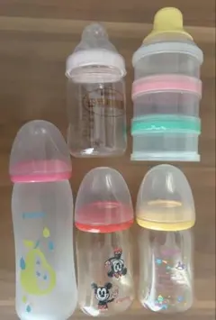 哺乳瓶4本とミルク携帯ケースセット