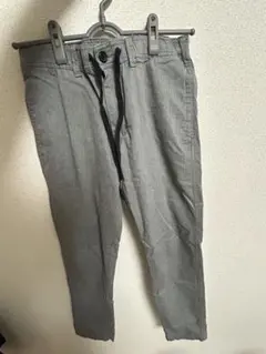 グレーのウエストゴムパンツ