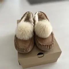 UGG グレー スエード モカシン - メルカリ