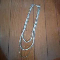 パールと金属の多層ネックレス