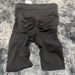 ユニクロ ボディシェイパーショーツ（サポート・4分丈）ブラック