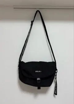 MILKFED. ブラック ショルダーバッグ