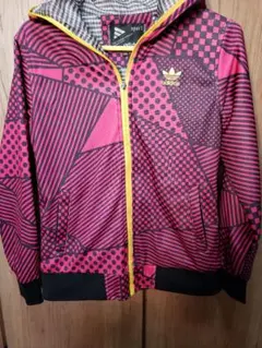 adidas薄手パーカー