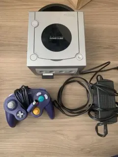 ゲームキューブ本体（電源ケーブル、コントローラー、ソフト、メモリーカード付）