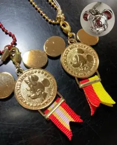 ★Disney★コインエンブレム風チャーム2点＆ミッキーフェイス鈴★