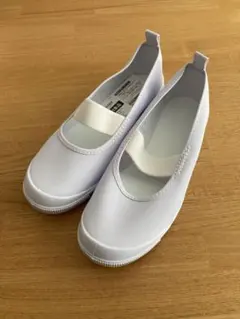 未使用品ホワイト ストラップ付きバレエシューズ19㎝