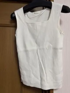 GU ノースリーブニット