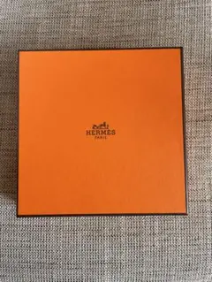 HERMES ギフトボックス オレンジ香水が入っていたようです。