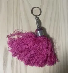 ピンク　タッセル　キーホルダー　チャーム