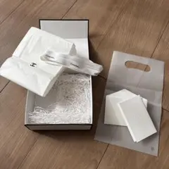 CHANEL ホワイトボックス(空箱)と付属品