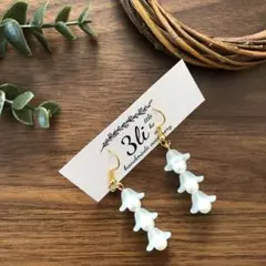 小花のピアス すずらん パール  小ぶり