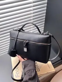 大人気❤️ミニバッグ　シンプルデザイン　オシャレ　お出かけ♪