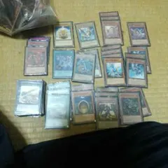 遊戯王カード聖刻デッキと入らないカード200枚くらい変なカードも入ってます