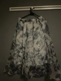 フレアロングスカート グレーとホワイト花柄