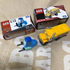 ディズニー　トミカ　カーズ