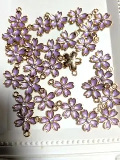 在庫ラスト 紫色の桜のチャーム ストーン付き30こ ●商品説明必読●