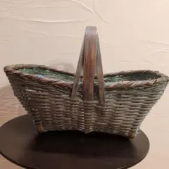 アンティーク風のバスケット