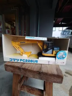 コマツ ショベルカー 建設機械 重機 KOMATSU バックホー 油圧ショベルのサムネイル