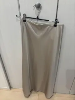 ユニクロ　UNIQLO　サテンスカート