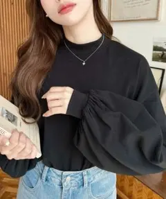 moment +　モックネックボリューム袖ロングTシャツ　新品未使用タグ付き