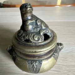 獅子摘み 三足香炉 金属製 - メルカリ