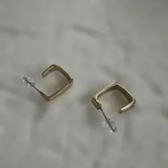 ゴールド スクエア型 フープピアス