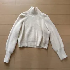 アイボリー タートルネック ニット