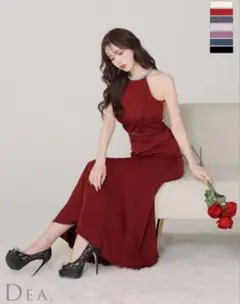 赤いビジュー付きサテン風ドレス