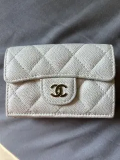 CHANEL ホワイト マトラッセ　三つ折り財布のサムネイル