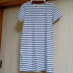 TOMMY JEANS 半袖ひざ丈Ｔシャツ 白/青ストライプ