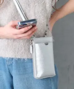 スマホケース　ショルダー　シルバーのサムネイル