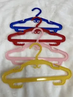 familiar ベビーハンガー 4個セット カラフル