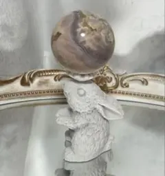 うさぎちゃん台座 ホワイト 白 スフィア 台座 ウサギの陶器置物 丸玉 天然石