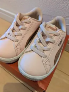 Puma ピンク スニーカー