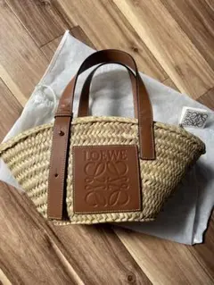 週末お値下げ♡LOEWE かごバッグ♡ロゴホワイト　ロエベ巾着袋付き 週末お値下げ♡LOEWE かごバッグ♡ロゴホワイト ロエベ巾着袋付き