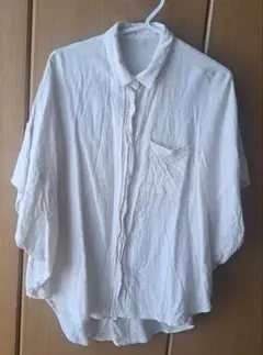 ホワイト Mサイズ ボタン付きシャツ