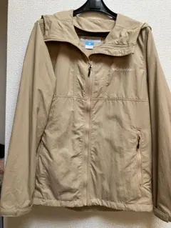 Columbia フード付きベージュジャケット　レディースほぼ新品