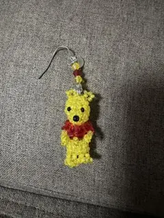 クマのプーさんビーズのピアス(片耳用)