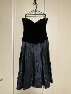ブラックベルベット刺繍ドレス