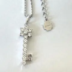 クロスフォー　シルバー925 クリスタル 鍵型ネックレス