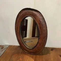 美品　ヴィンテージ　鏡　壁掛け　ミラー　レザー　レザーに彫られた花の絵柄　雰囲気