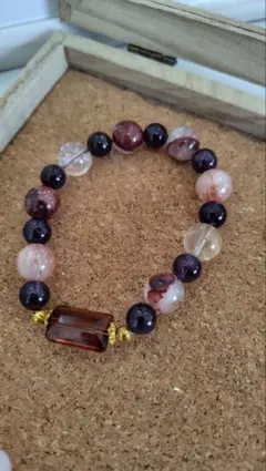 ハンドメイド　ビーズブレスレット