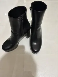 H&M ブラック ショートブーツ チャンキーヒールのサムネイル